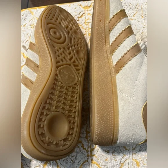 Adidas Originals Men’s 6 Munchen
Cream Faux Leather White Mesa Sneakers
AGY7399 - Picture 6 of 9